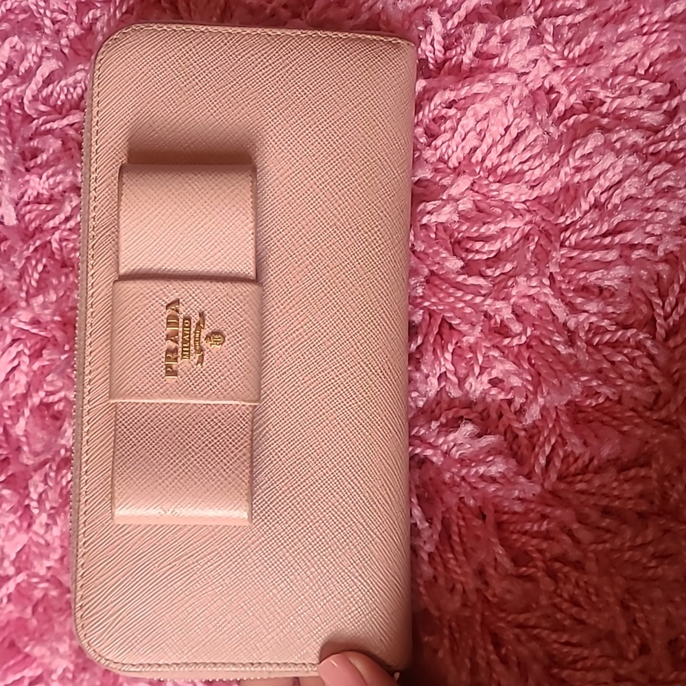 🎉🎉HOST PICK🎉🎉 Prada Milano long zip wallet
